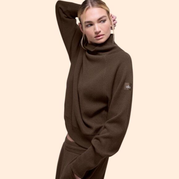 ALO Yoga Tops - Alo Yoga Waffle Weekend Escape Set Espresso